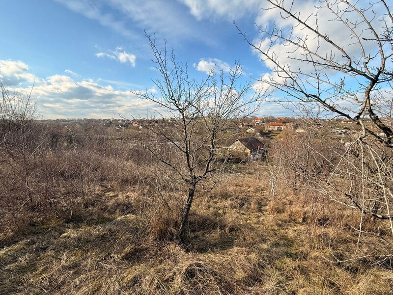 Cornesti, teren cu deal, panorama si potential de investitie.