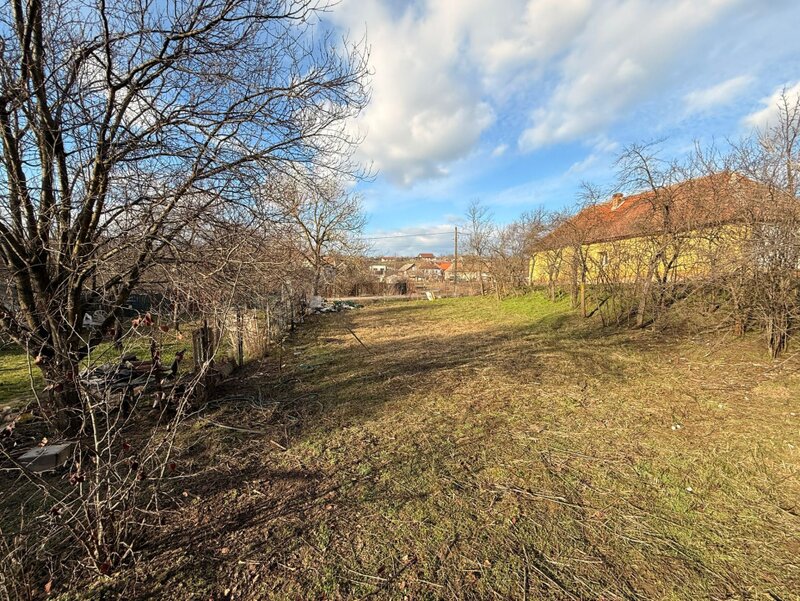 Cornesti, teren cu deal, panorama si potential de investitie.