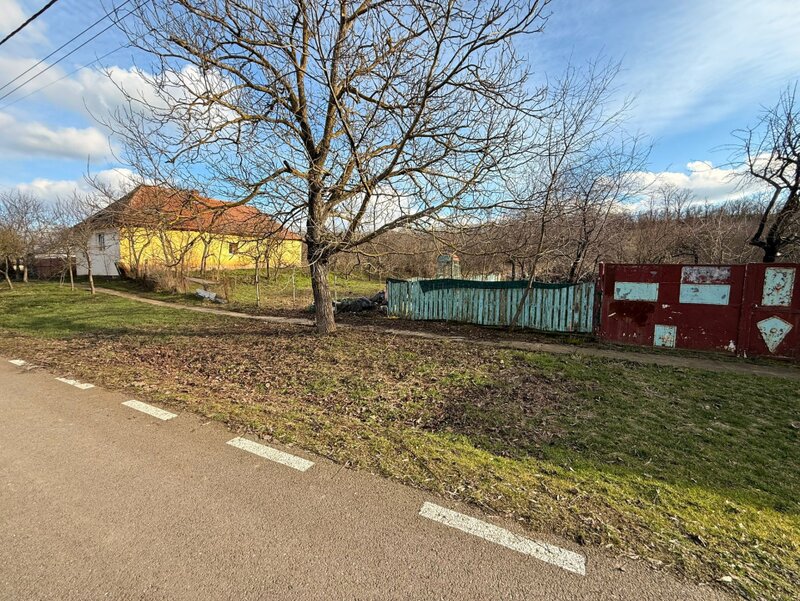 Cornesti, teren cu deal, panorama si potential de investitie.