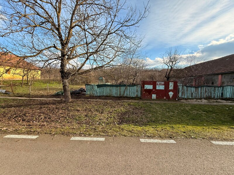 Cornesti, teren cu deal, panorama si potential de investitie.